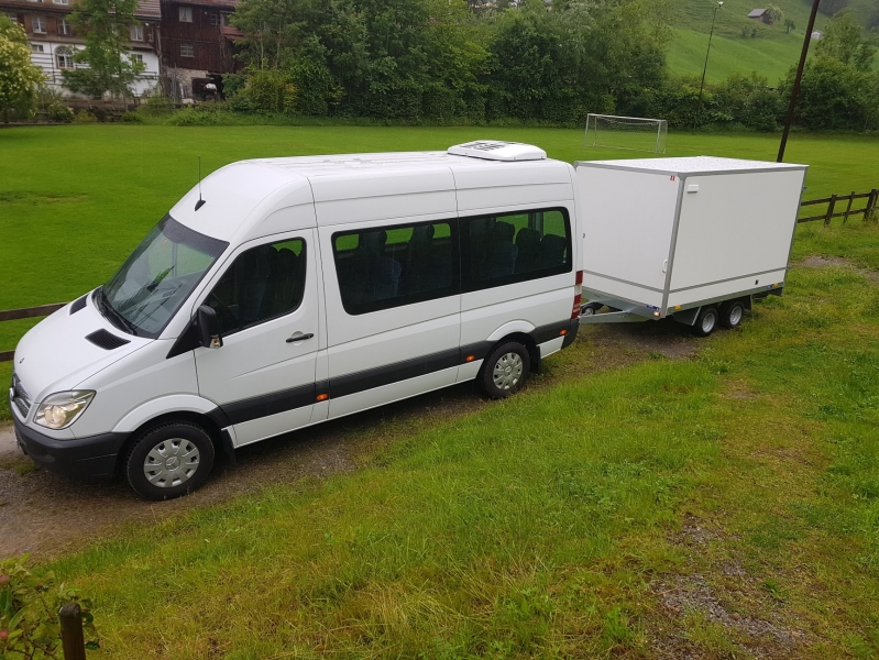 Bus_mit_anhänger